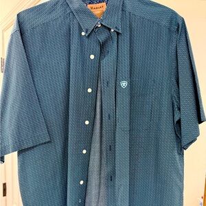 Men’s Ariat button up short sleeve